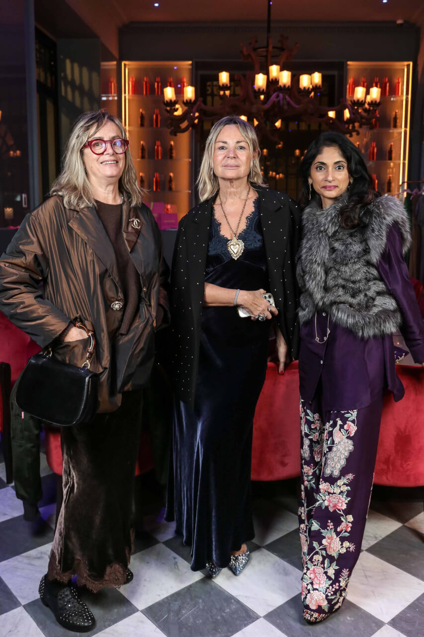 Paola Dei, Claudia Camarlinghi, Alina Vangala


